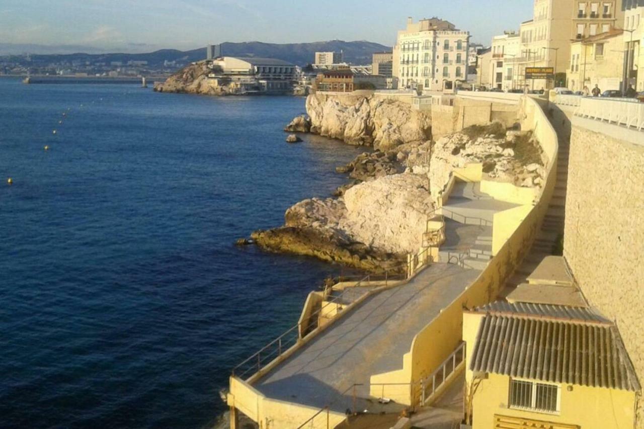 Stud Terras Ville Corniche 2 Pers Stat Gratuit Rue Modif Suivt Possib Et Accord Exclusif 马赛 外观 照片