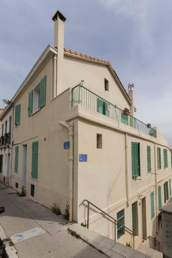 Stud Terras Ville Corniche 2 Pers Stat Gratuit Rue Modif Suivt Possib Et Accord Exclusif 马赛 外观 照片